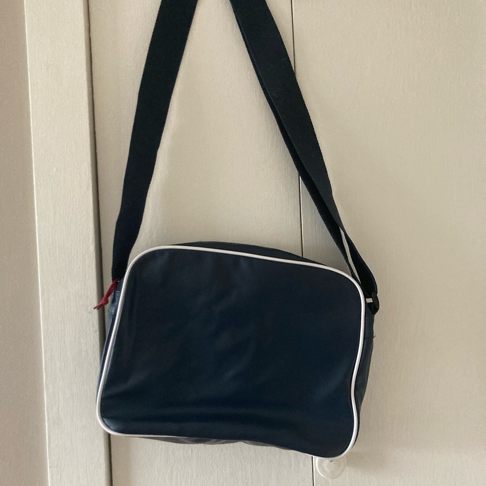 Converse messenger bag. - Picture 3 of 4